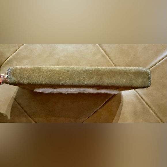 UGG Sheepskin Honey Zip Arndt Zip Wallet - Picture 11 of 14